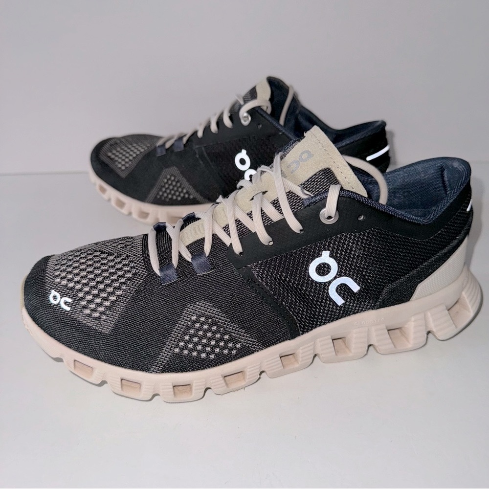On Running Cloud X Women’s🩷 8.5 black pearl Running Shoes Cloudtec Helion
